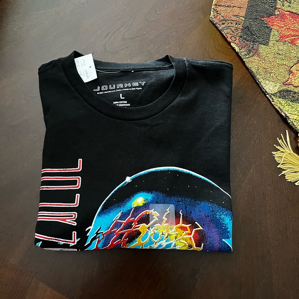 Journey tee NWT 🎸🎼